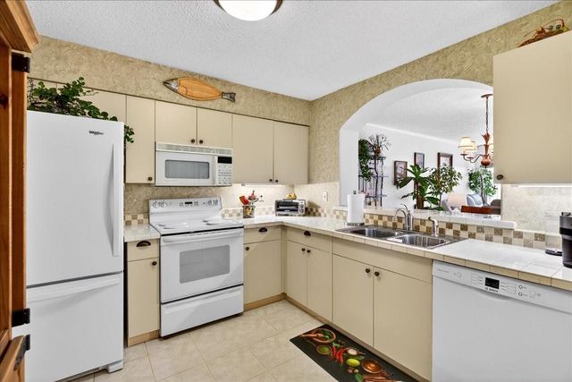 525 LAKE BRIDGE DRIVE, Ormond Beach, FL 32174