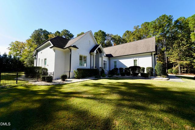 2604 Homestead Forest Drive, Zebulon, NC 27597