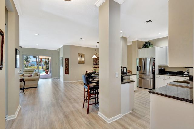 2941 Twin Oaks Way, Wellington, FL 33414