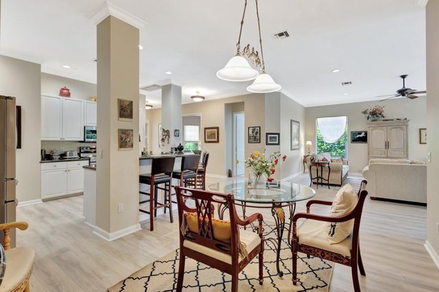 2941 Twin Oaks Way, Wellington, FL 33414