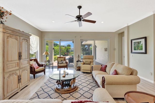 2941 Twin Oaks Way, Wellington, FL 33414