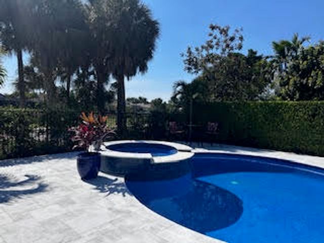 2941 Twin Oaks Way, Wellington, FL 33414