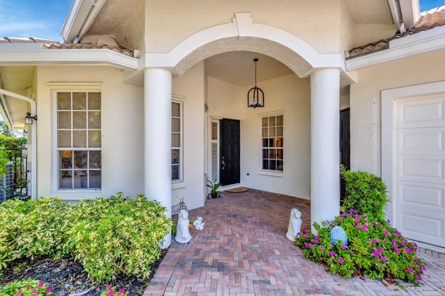 2941 Twin Oaks Way, Wellington, FL 33414