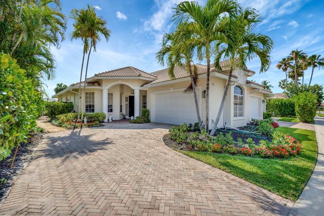 2941 Twin Oaks Way, Wellington, FL 33414