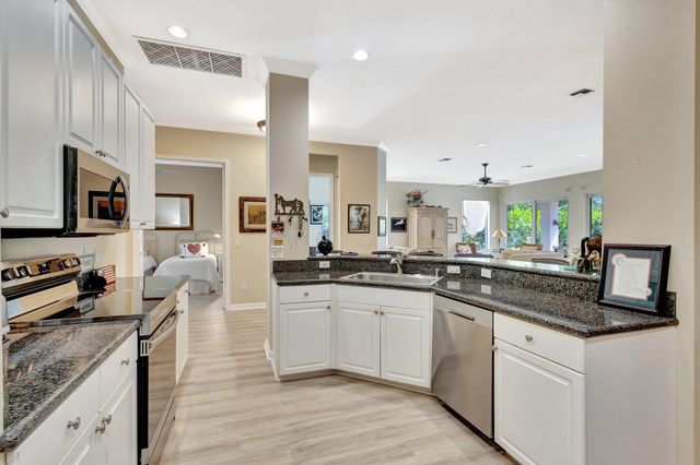 2941 Twin Oaks Way, Wellington, FL 33414