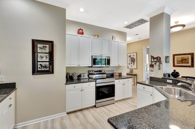 2941 Twin Oaks Way, Wellington, FL 33414