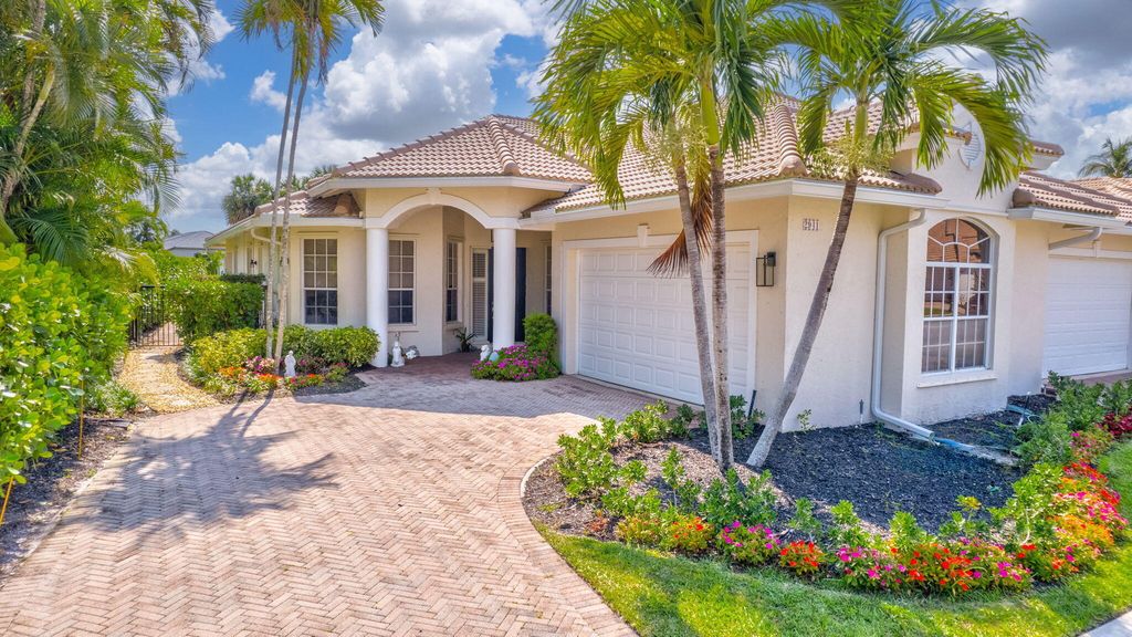 2941 Twin Oaks Way, Wellington, FL 33414