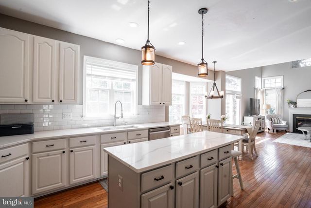 25316 HERRING CREEK DR, Chantilly, VA 20152