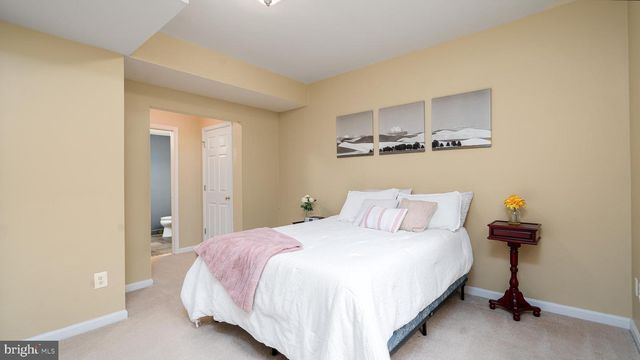 25316 HERRING CREEK DR, Chantilly, VA 20152
