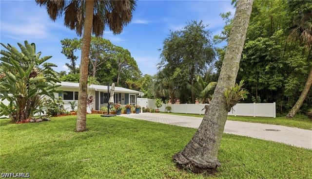 1447 Shadowlawn DR, Naples, FL 34104