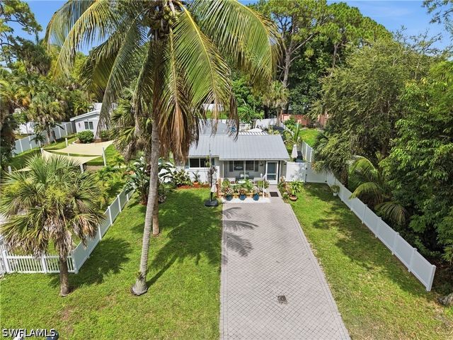 1447 Shadowlawn DR, Naples, FL 34104