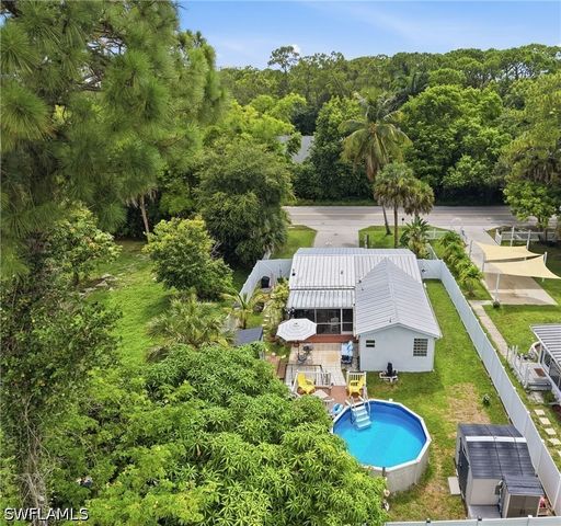 1447 Shadowlawn DR, Naples, FL 34104