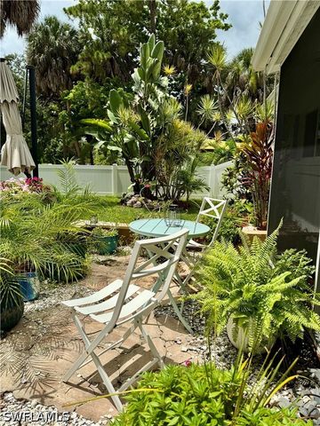 1447 Shadowlawn DR, Naples, FL 34104