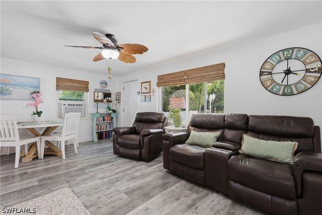 1447 Shadowlawn DR, Naples, FL 34104