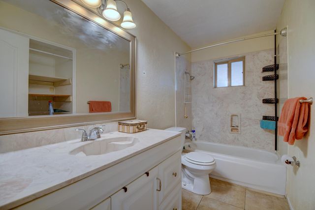 2813 Desert Garden Lane SW, Albuquerque, NM 87105