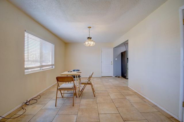 2813 Desert Garden Lane SW, Albuquerque, NM 87105