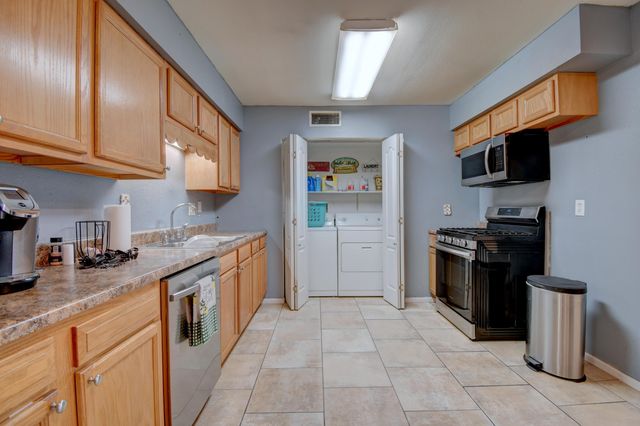 2813 Desert Garden Lane SW, Albuquerque, NM 87105