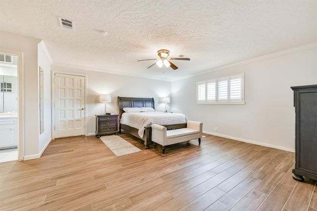 312 S 15th Street, La Porte, TX 77571