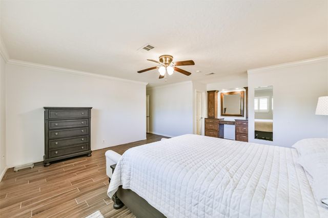 312 S 15th Street, La Porte, TX 77571