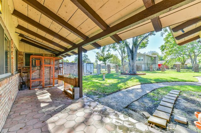 312 S 15th Street, La Porte, TX 77571