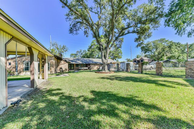 312 S 15th Street, La Porte, TX 77571