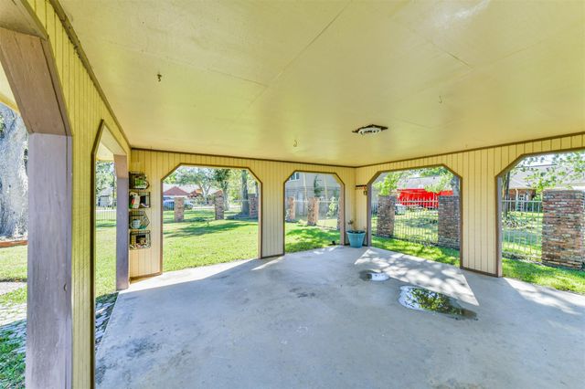 312 S 15th Street, La Porte, TX 77571