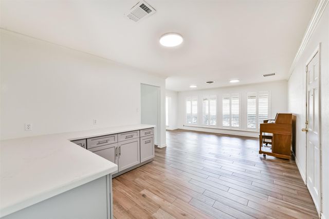 312 S 15th Street, La Porte, TX 77571