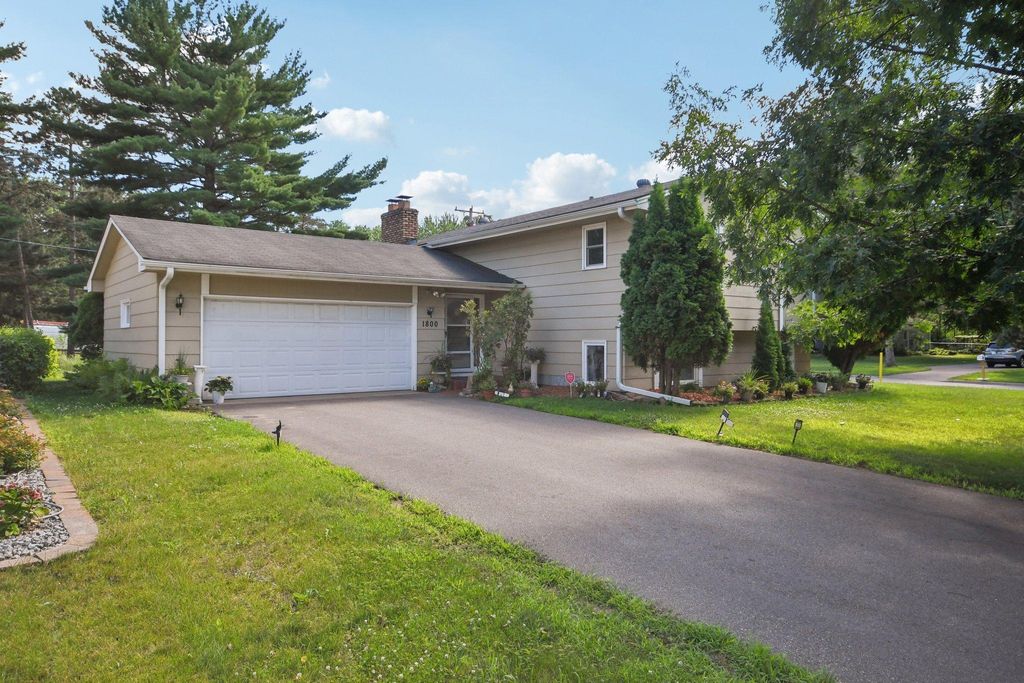 1800 86th Lane NE, Blaine, MN 55449