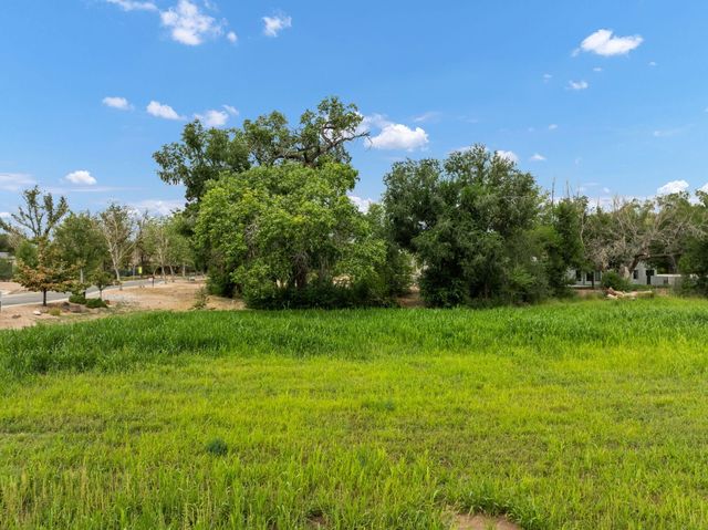 1001 COTTONWOOD Drive NW, Los Ranchos, NM 87107