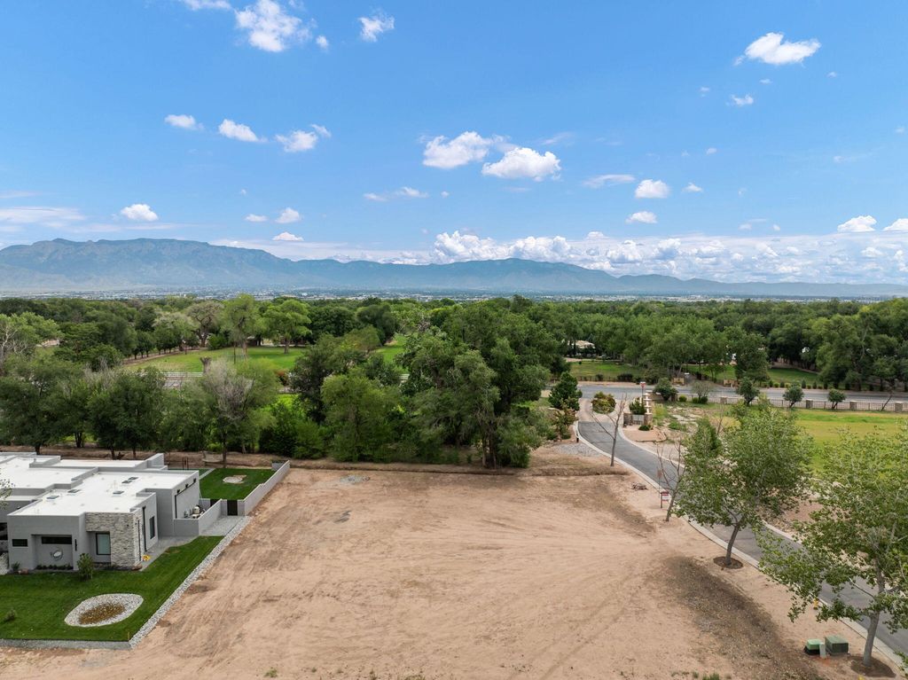 1001 COTTONWOOD Drive NW, Los Ranchos, NM 87107