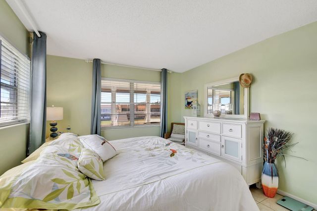 24 Chatham A, West Palm Beach, FL 33417