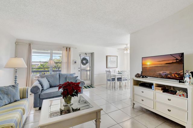 24 Chatham A, West Palm Beach, FL 33417
