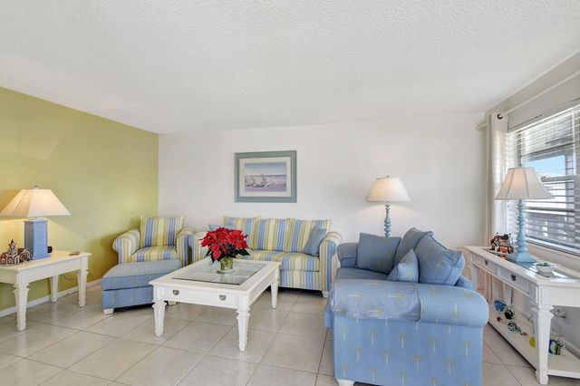 24 Chatham A, West Palm Beach, FL 33417