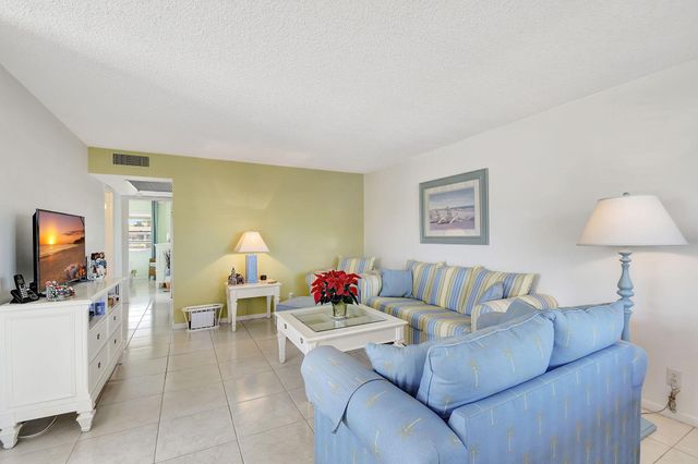24 Chatham A, West Palm Beach, FL 33417