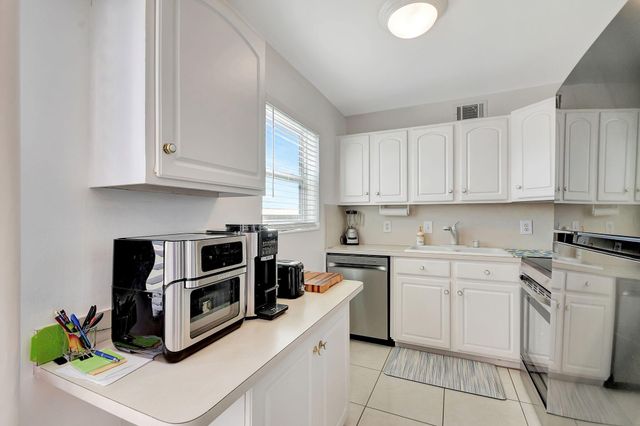 24 Chatham A, West Palm Beach, FL 33417