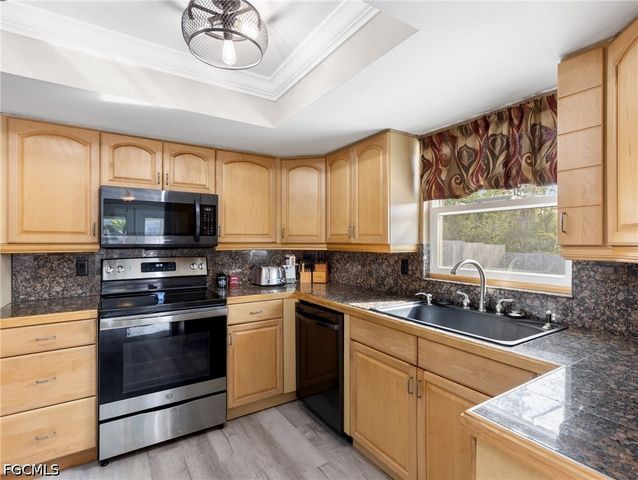 8848 Fordham ST, Fort Myers, FL 33907