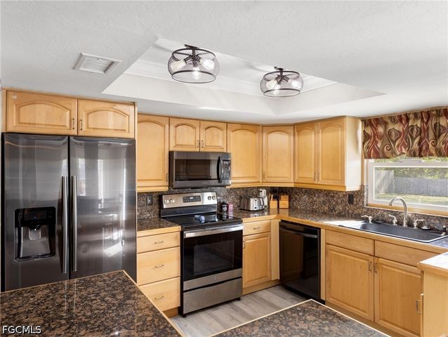 8848 Fordham ST, Fort Myers, FL 33907