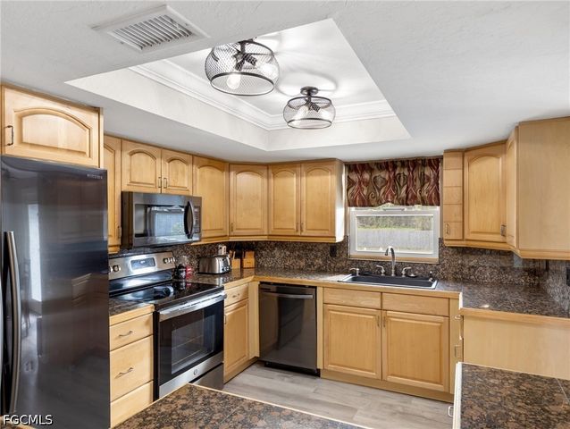 8848 Fordham ST, Fort Myers, FL 33907