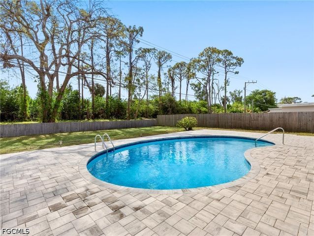 8848 Fordham ST, Fort Myers, FL 33907