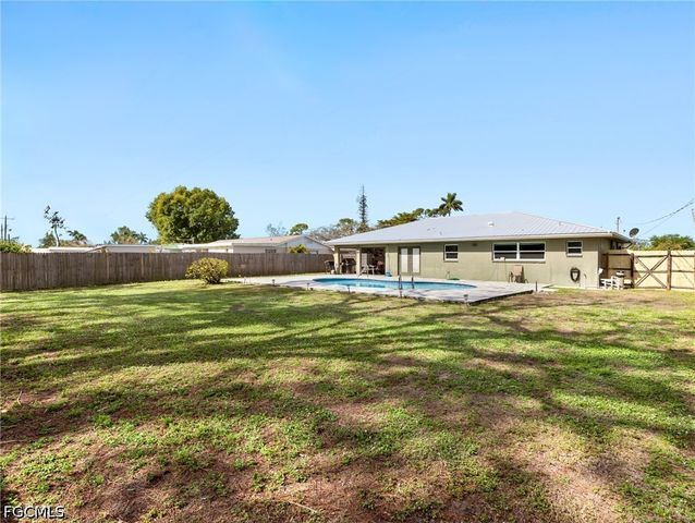 8848 Fordham ST, Fort Myers, FL 33907