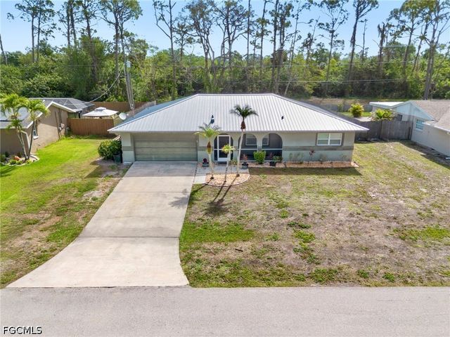 8848 Fordham ST, Fort Myers, FL 33907