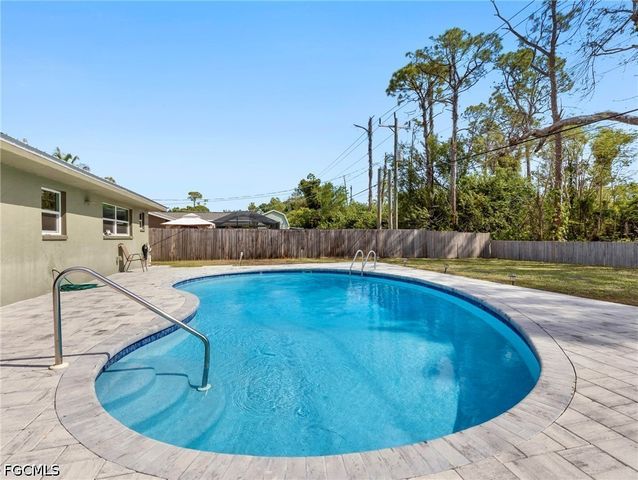 8848 Fordham ST, Fort Myers, FL 33907