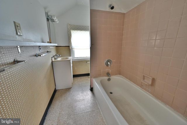 438 W 3RD ST, Florence, NJ 08518