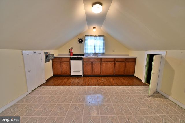 438 W 3RD ST, Florence, NJ 08518