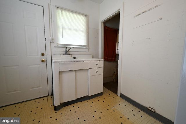 438 W 3RD ST, Florence, NJ 08518