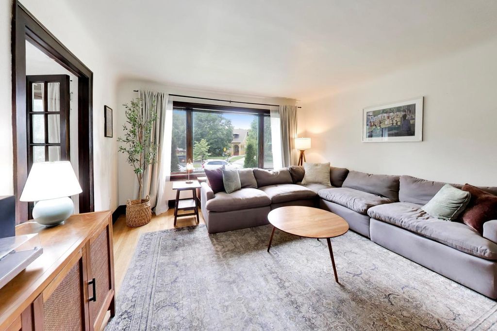 4147 N Dickinson Avenue, Chicago, IL 60641 — photo 3