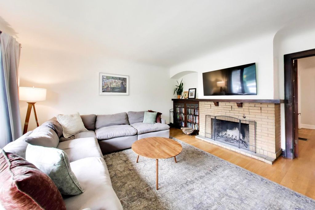 4147 N Dickinson Avenue, Chicago, IL 60641 — photo 4