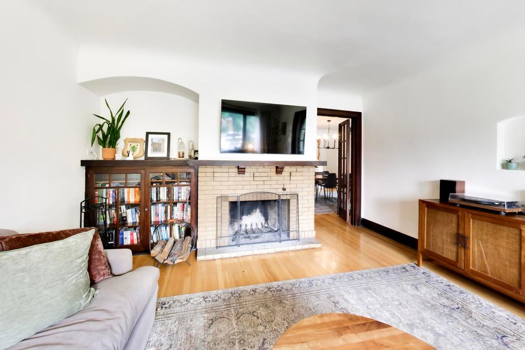 4147 N Dickinson Avenue, Chicago, IL 60641 — photo 5