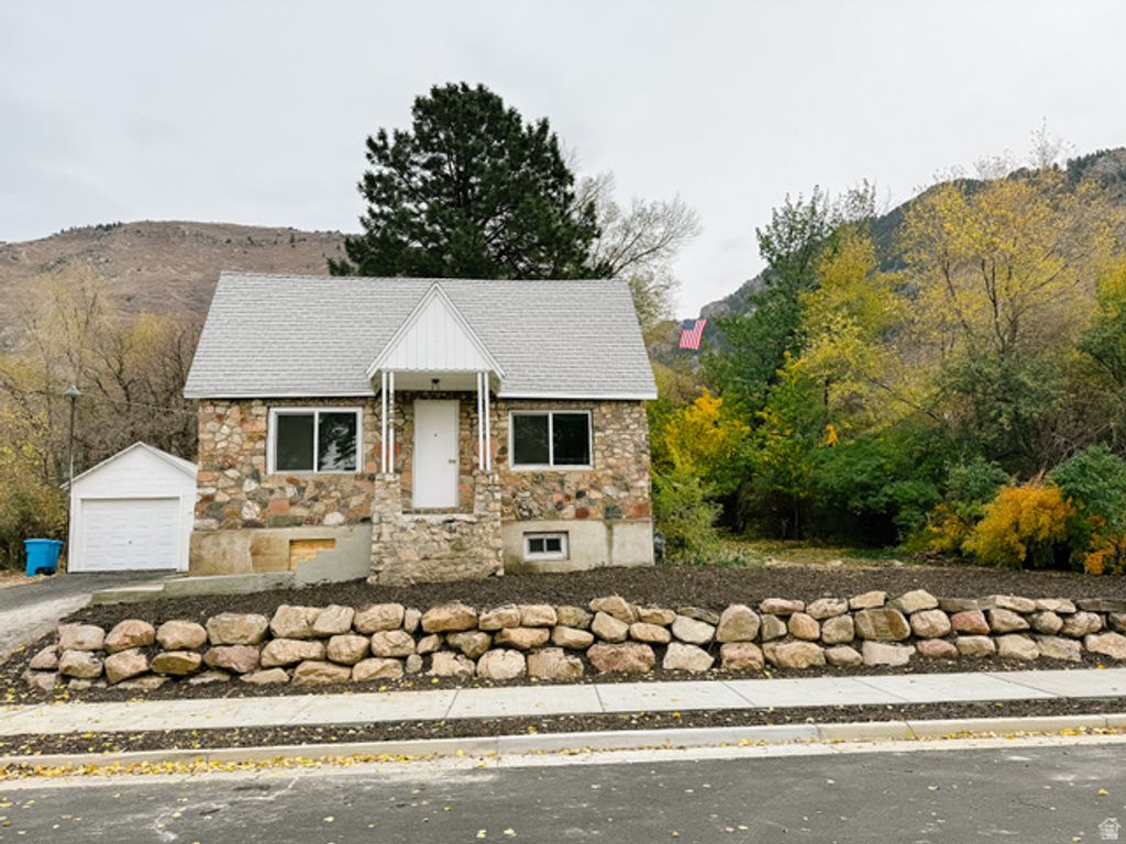 2540 N MOUNTAIN RD, North Ogden, UT 84414