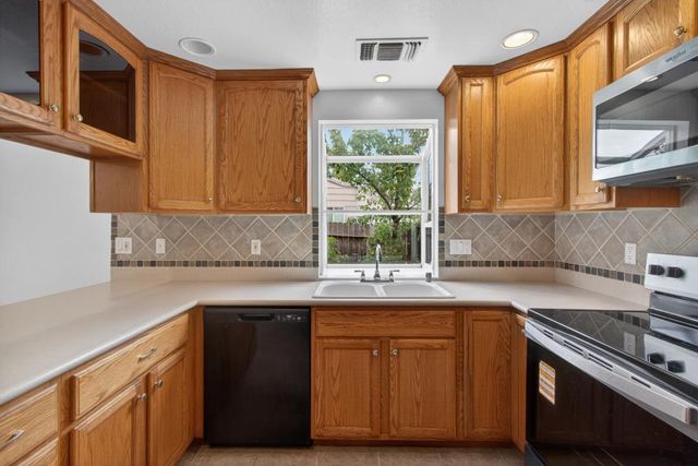 6013 Ellerslee Dr, Carmichael, CA 95608